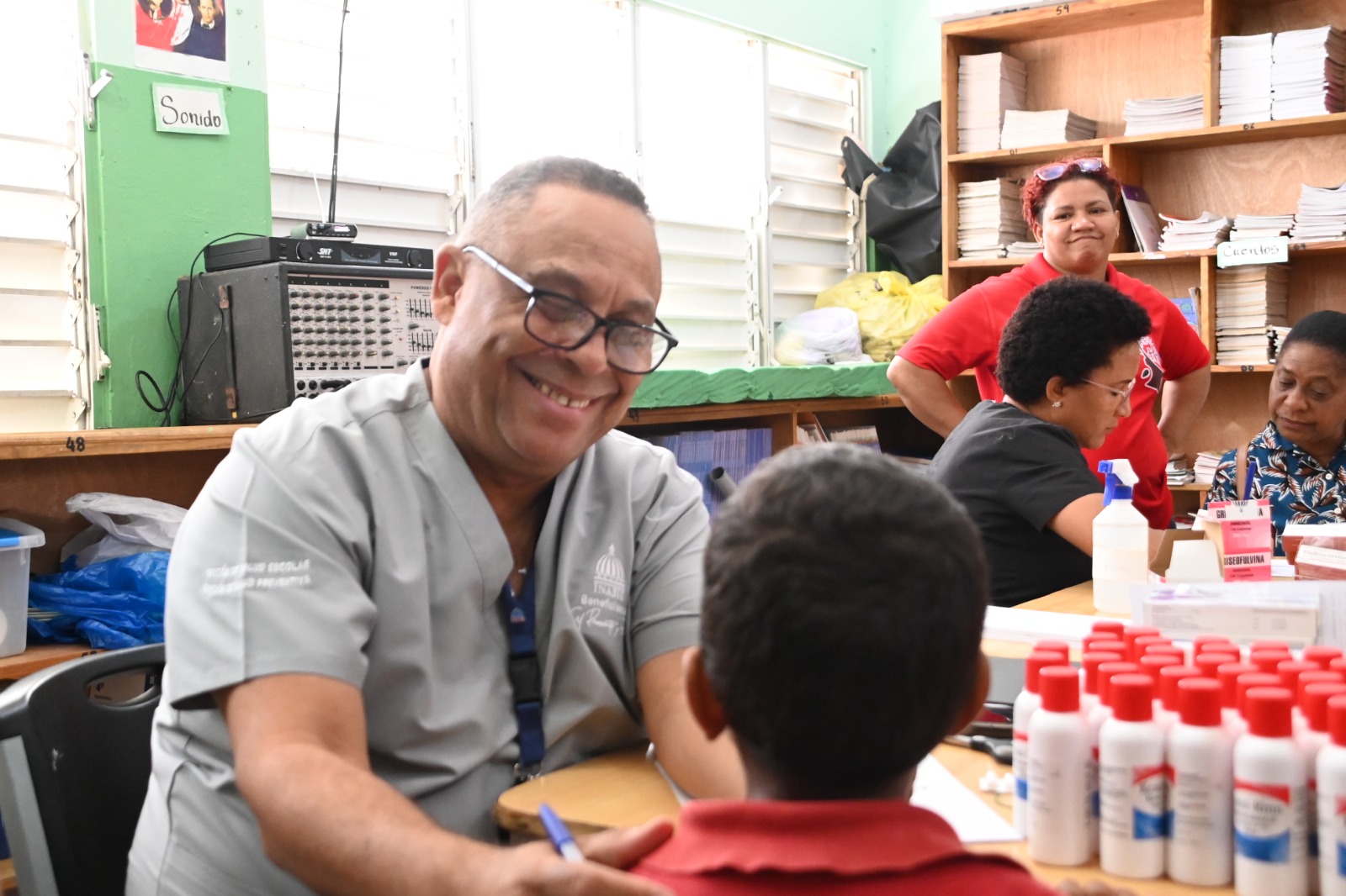 INABIE interviene escuela de Santiago por brote de pediculosis y tiña